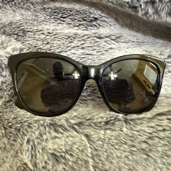 Fendi Sunglasses Black and Gold main image 11